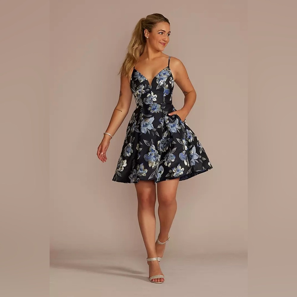 JULES AND CLEO Plunging Metallic Floral Brocade A-Line Prom Dress - Size 0